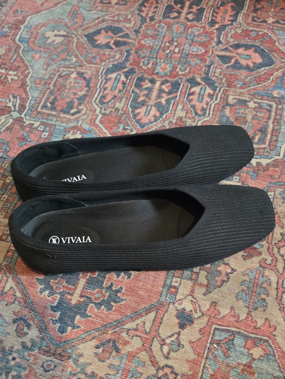 Vivaia Margot Walker Lightweight Square-Toe V-Cut Flats Size 40